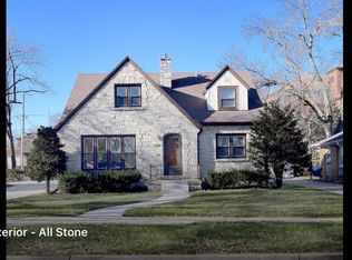 521 Pleasant View St, Wauwatosa, WI 53226