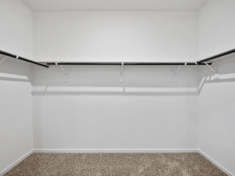 407 Robin St — Photo 37