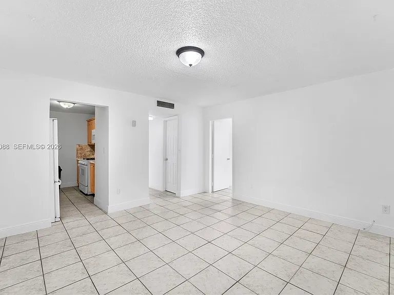 1305 W 53rd St #420 — Photo 6