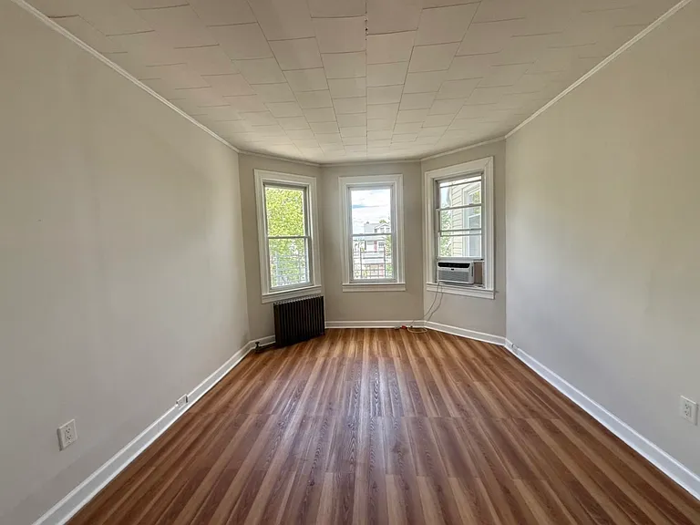 308 Davis Ave #2 — Photo 4