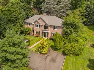 207 Pembrook Rd, Mountainside, NJ 07092