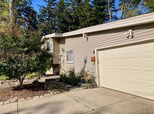 210 Nobottom Rd, Berea, OH 44017