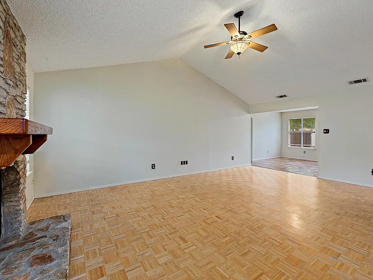 8022 Scotland Yard — Photo 6