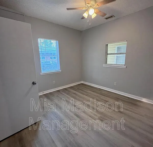 1423 Richards St — Photo 6