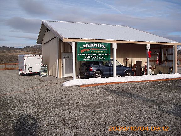 shop,fenced in w/2 gates