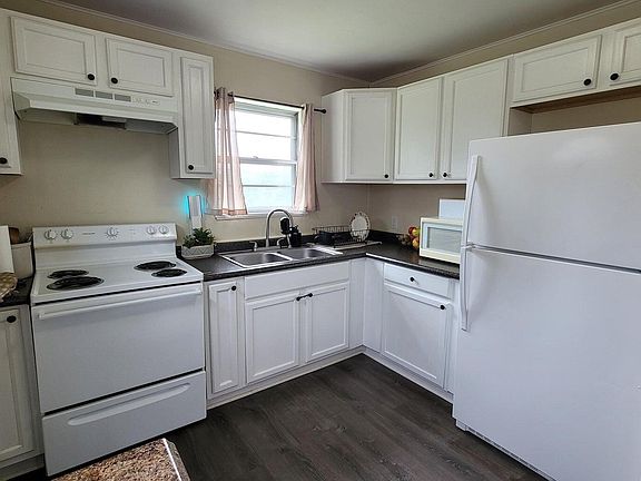 2nd image of 604 Jasmine Ln