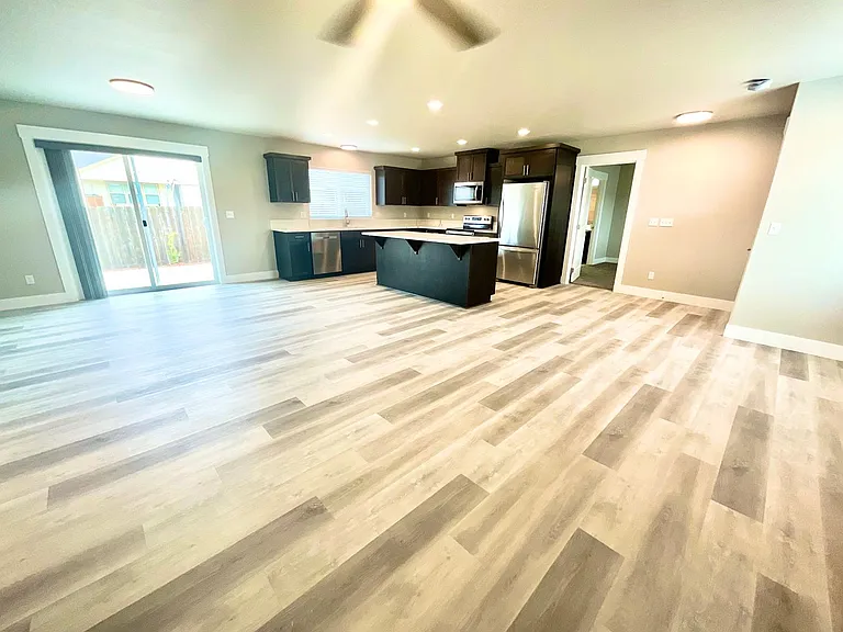 849 Crystal Ct — Photo 4