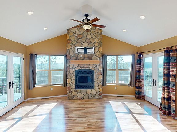 2nd image of 52 Horseshoe Ln