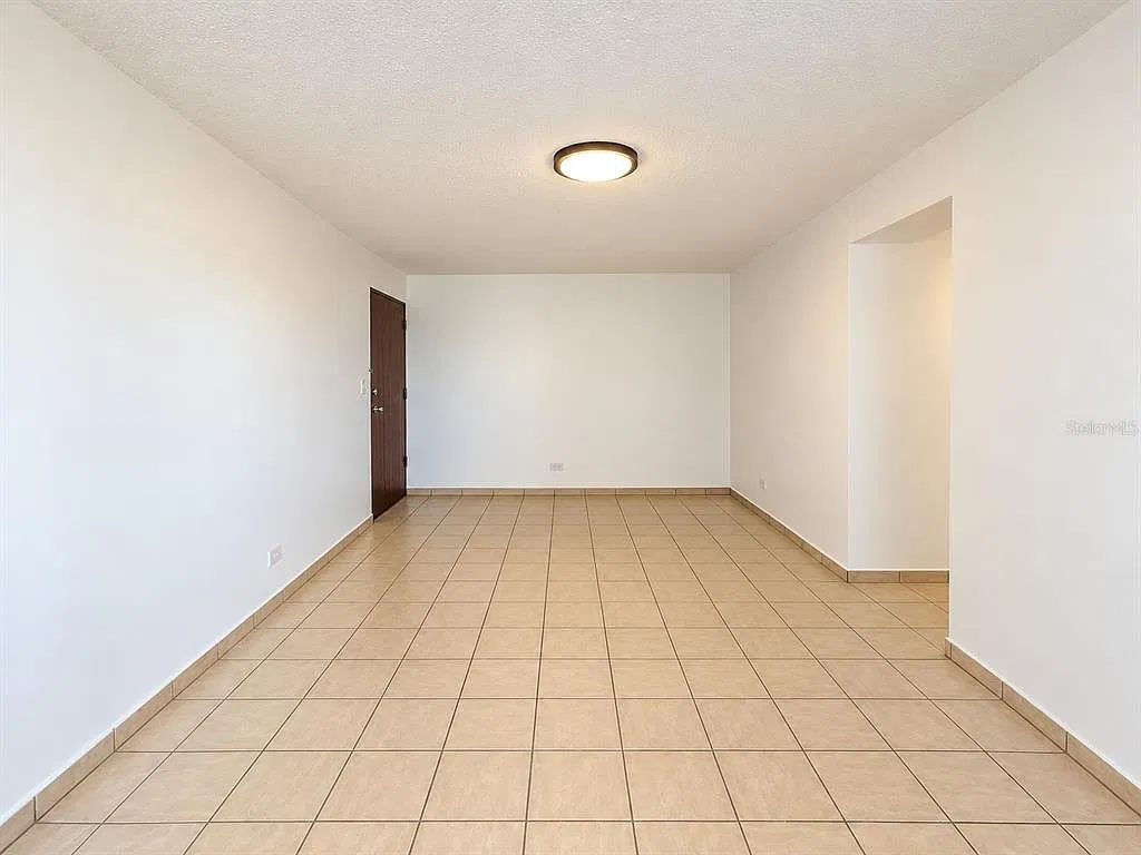 3 bed, 1.0 bath, 722 sqft, $1,300 — Photo 3