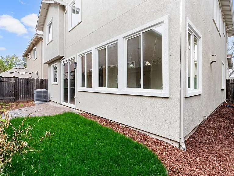 527 Scudero Cir — Photo 31