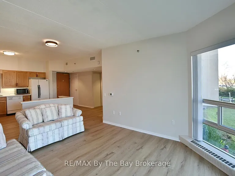 49 Raglan St #109 — Photo 7