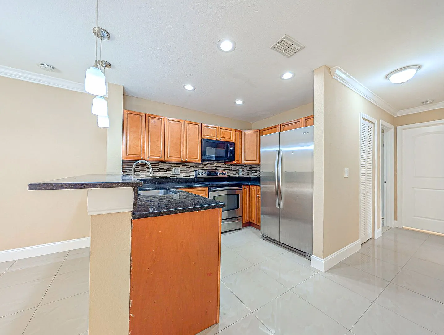 Beautifully remodeled condo for rent in Metrowest! — Photo 4
