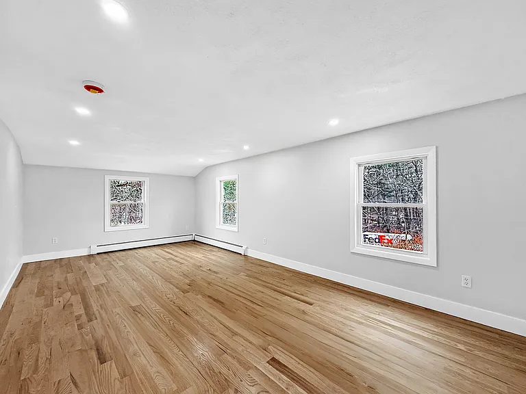 21 Burlington Rd — Photo 27
