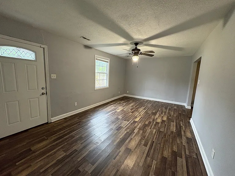635 Sterling St — Photo 4