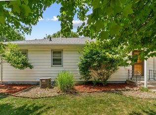 2502 W 8th St, Waterloo, IA 50702