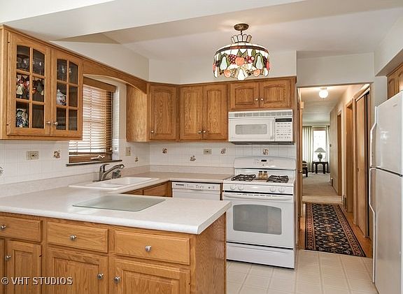 3rd image of 6822 N Dowagiac Ave
