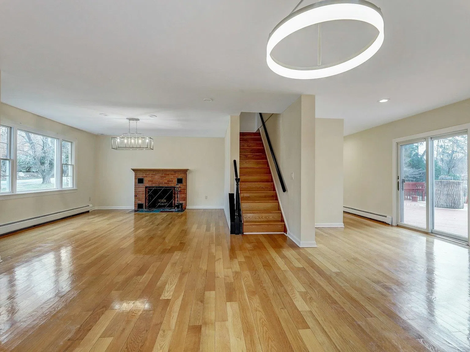 5 bed, 2.5 bath, $8,750 — Photo 4