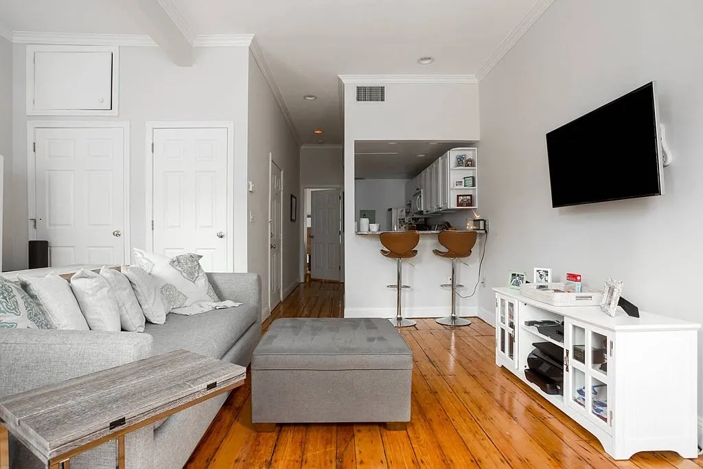 1 bed, 700 sqft, $4,300 — Photo 2