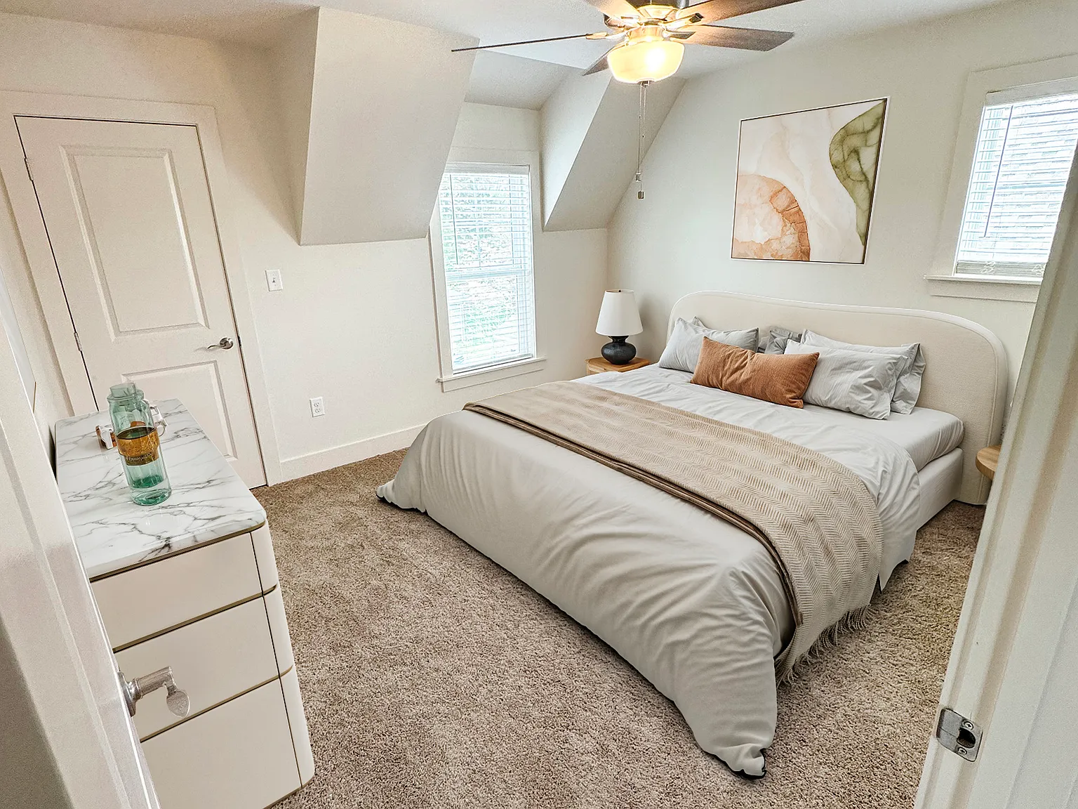 3 bed, 2.5 bath, 1596 sqft, $2,600 — Photo 4