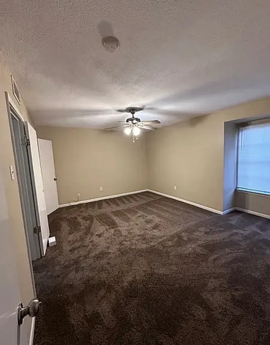 4 bed, 2.5 bath, 1800 sqft, $1,800 — Photo 4