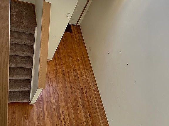 2nd image of 437 Jamestown Ct