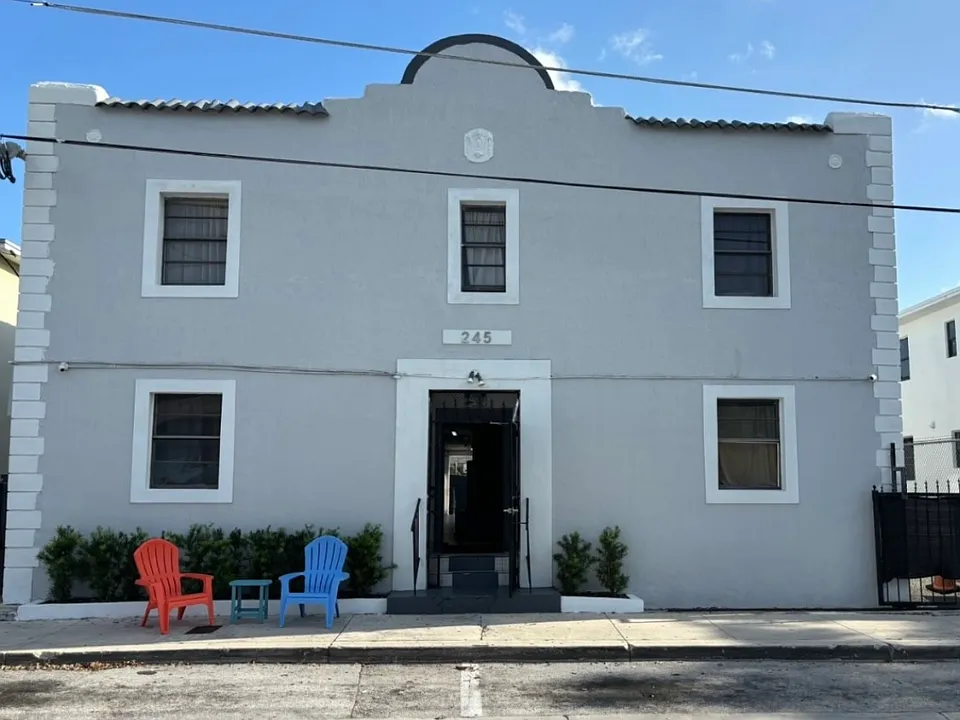 245 NW 32nd St #5