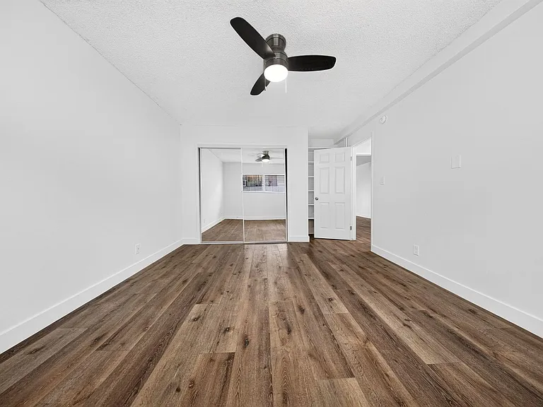 20353 Saticoy St — Photo 29