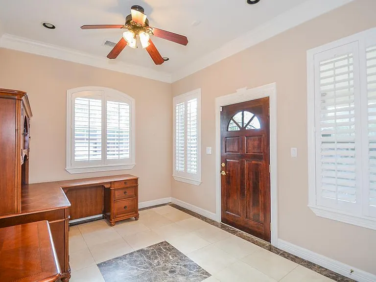 2326 Walnut Bend Ln — Photo 14