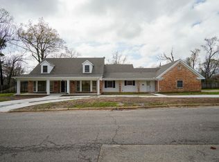 640 Twin Oaks Pl, Paris, TX 75460
