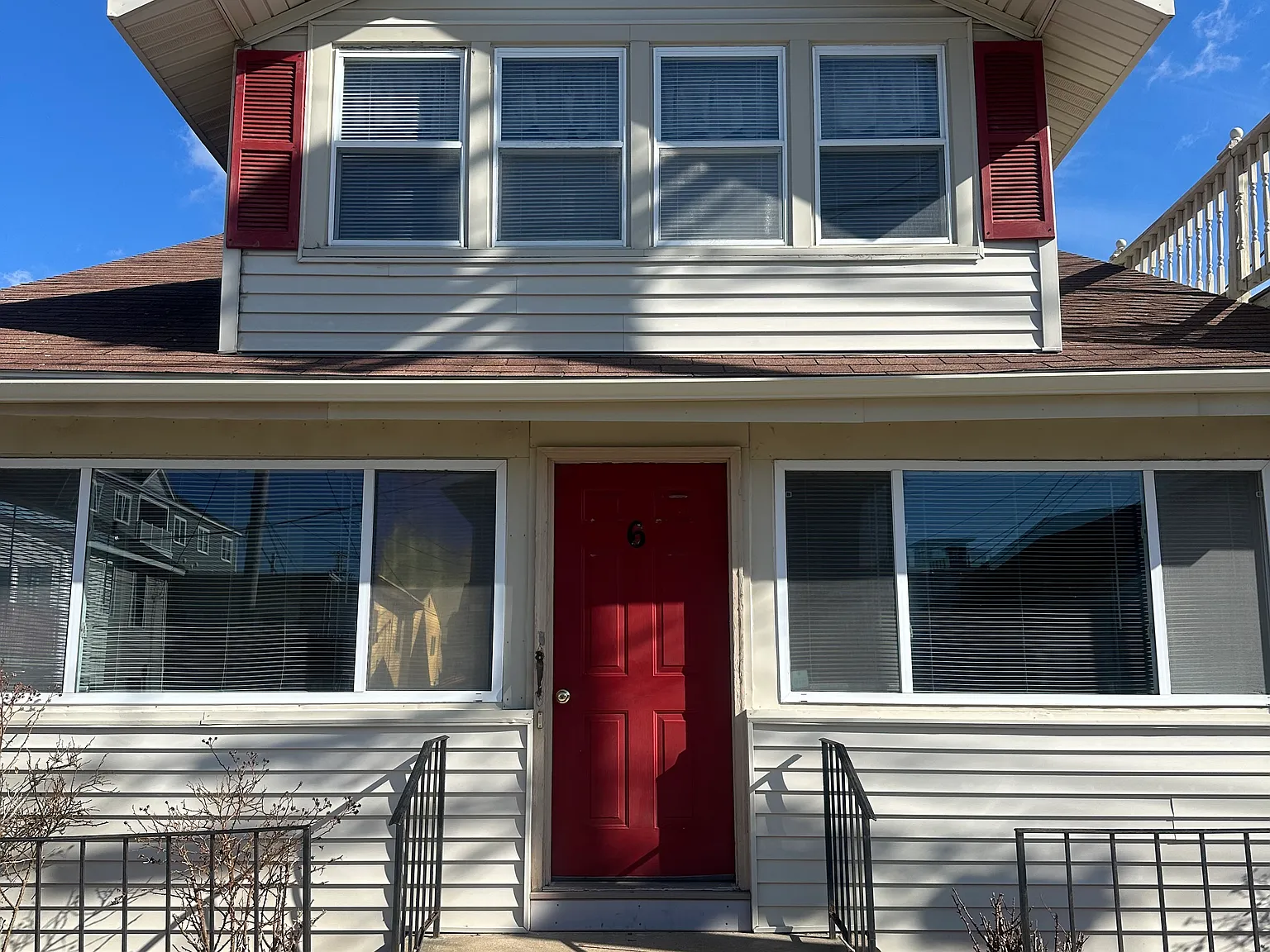 4 bed, 2.5 bath, $4,000 — Photo 2