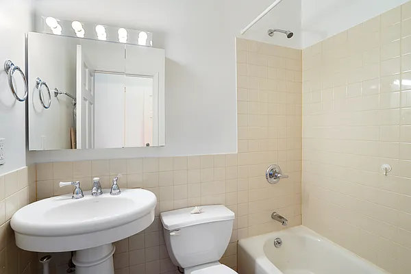 Rented by Oxford Property Group | media 11