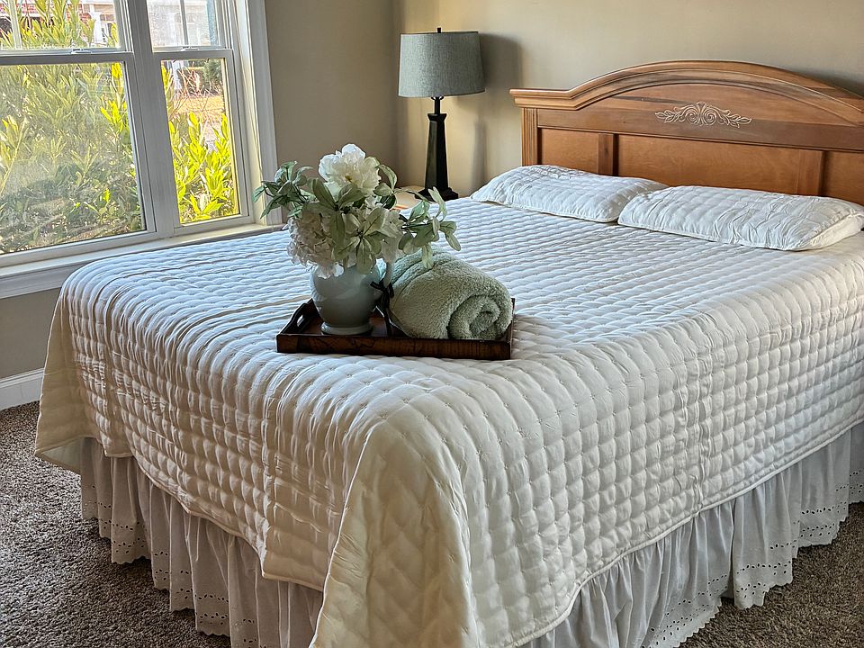 Guest bedroom