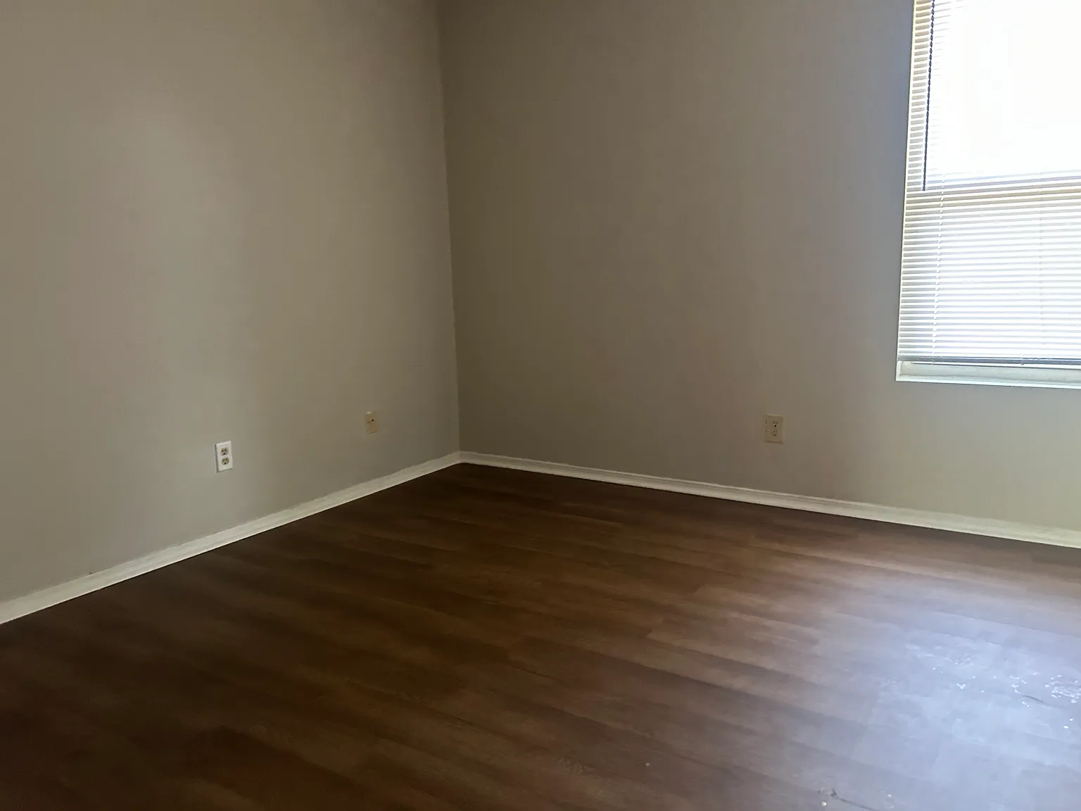 2 bed, 950 sqft, $925 — Photo 2