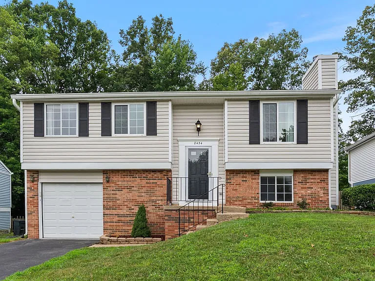8454 Rippled Creek Ct — Photo 1