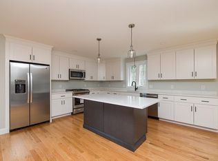 17 Diane Ln, Sandown, NH 03873