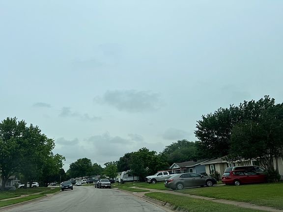 5th image of 1005 Denton Dr