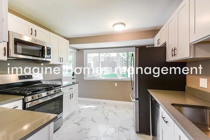 10801 Clearwater Dr — Photo 7