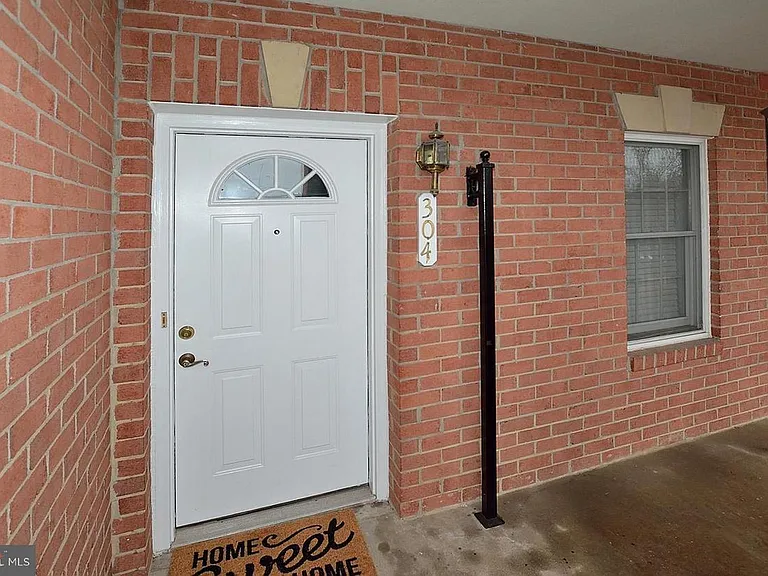 6940 Fairfax Dr #304 — Photo 19