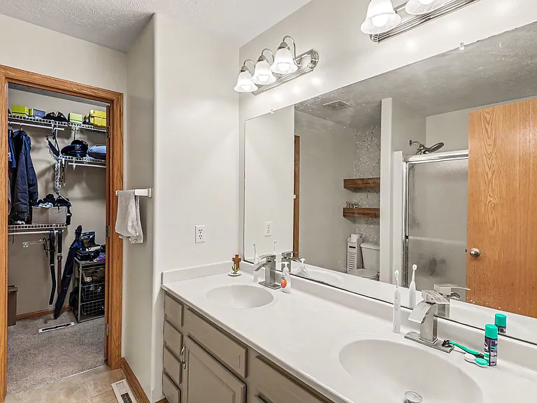 4408 Waterford Ave — Photo 9