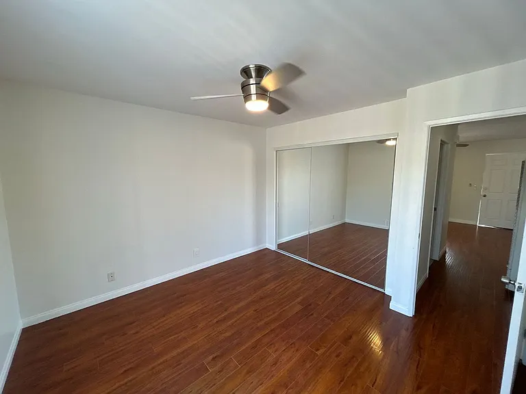 504 Clay Apartments — Photo 8