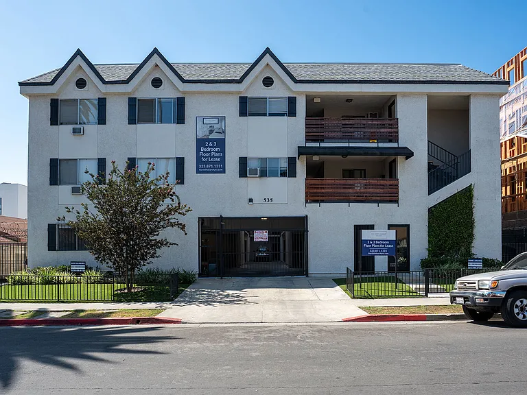 535 N Hobart Blvd — Photo 3