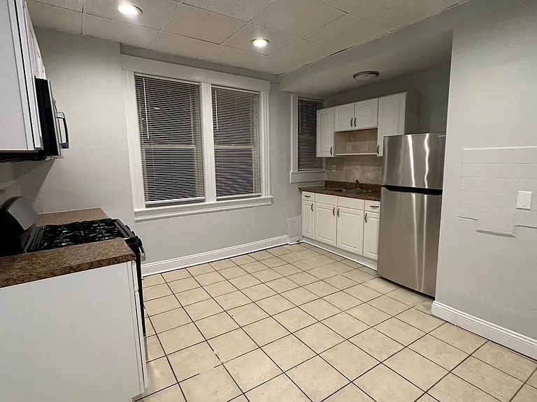 240 Paterson Ave #5 — Photo 1