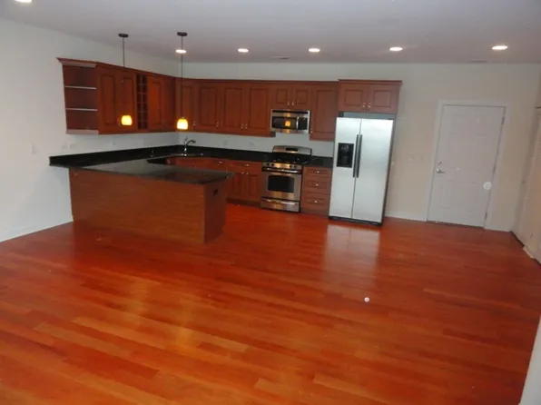 6957 N Greenview Ave, Chicago, IL