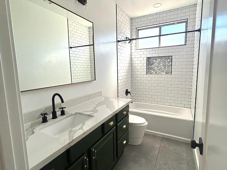 2720 N Sterling — Photo 17