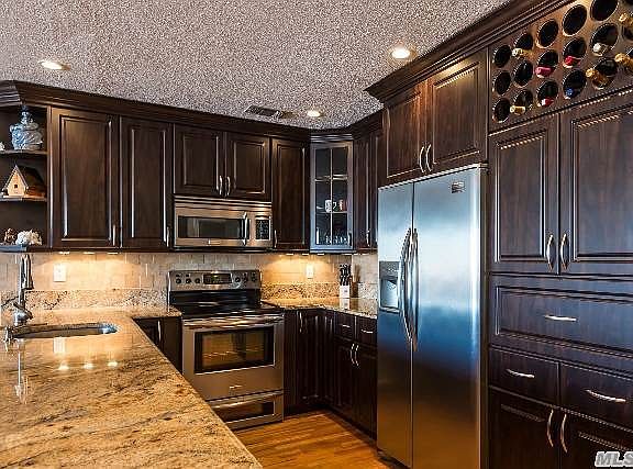 2nd image of 814 E Broadway #32