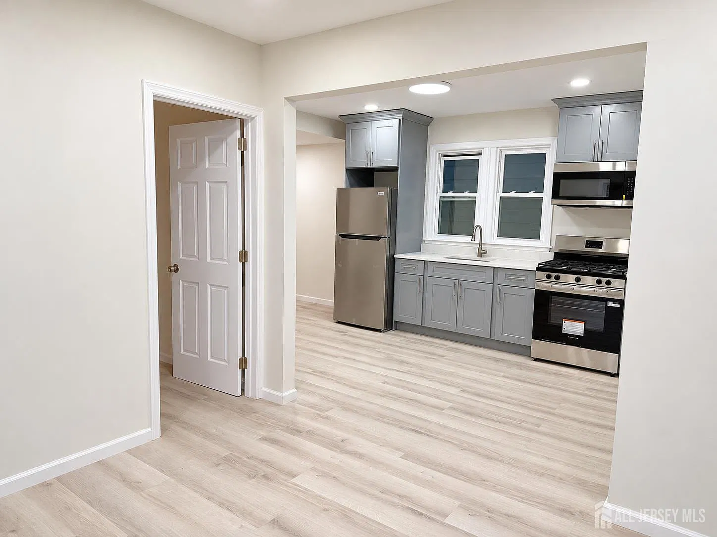 2 bed, 1.0 bath, $2,600 — Photo 1