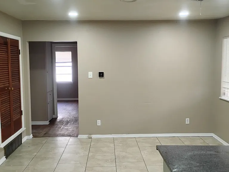 1304 E Tucker St — Photo 12