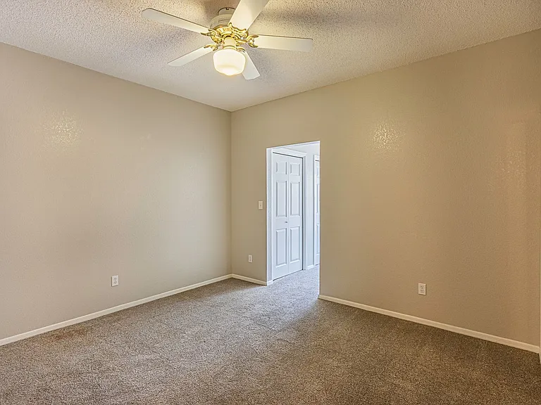 4600 Leeds Ave — Photo 20