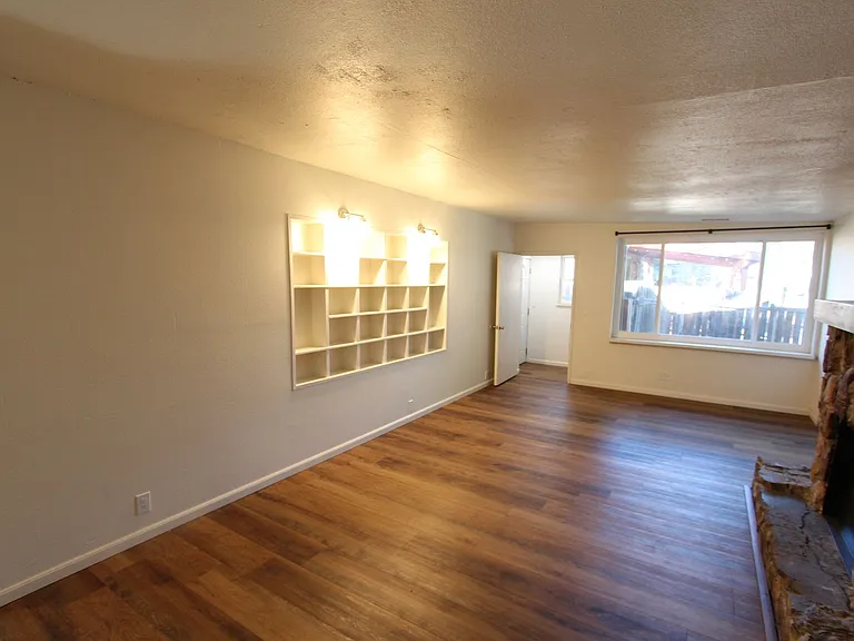 1612 N San Francisco St — Photo 2