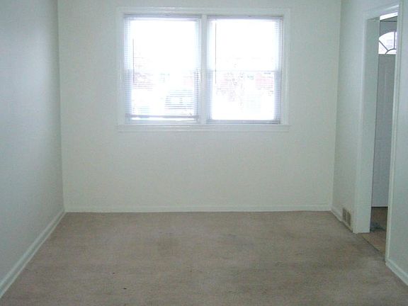 5th image of 3016 W Court Ave
